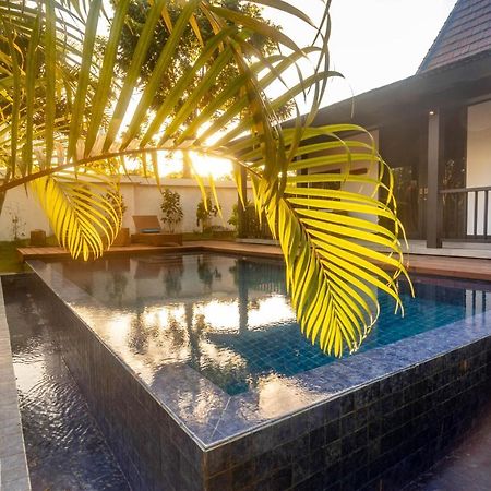 Surya Melasti Exclusive Beach Villa By Sajiwa Унгасан Экстерьер фото