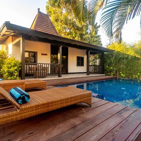 Surya Melasti Exclusive Beach Villa By Sajiwa Унгасан Экстерьер фото