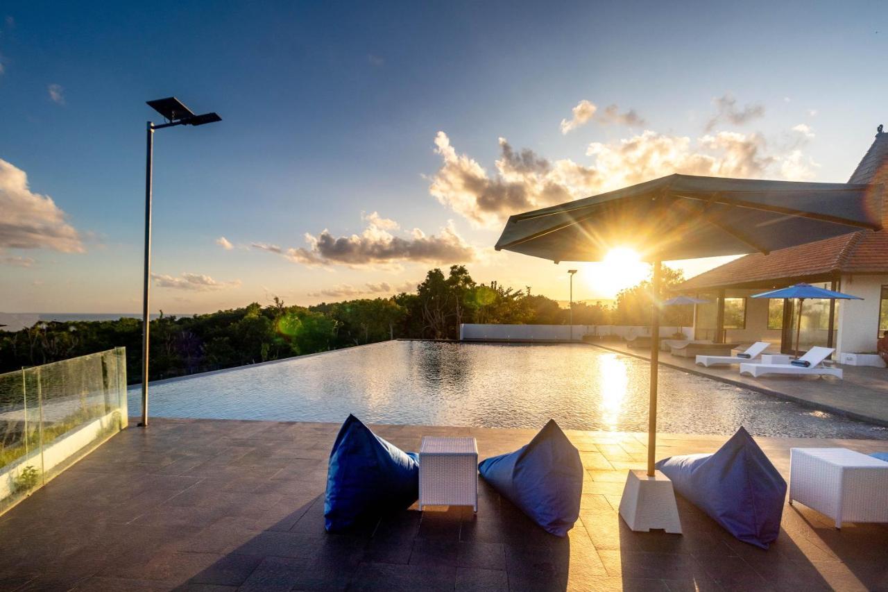 Surya Melasti Exclusive Beach Villa By Sajiwa Унгасан Экстерьер фото