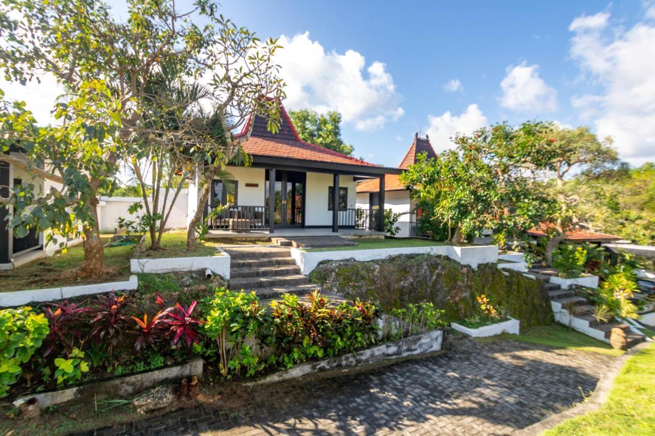 Surya Melasti Exclusive Beach Villa By Sajiwa Унгасан Экстерьер фото